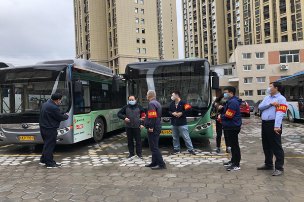 中共鄭州赫喆文化傳播有限公司黨支部開展“疫情防控常態(tài)化，為公共交通助力”志愿服務(wù)實(shí)踐活動(dòng)