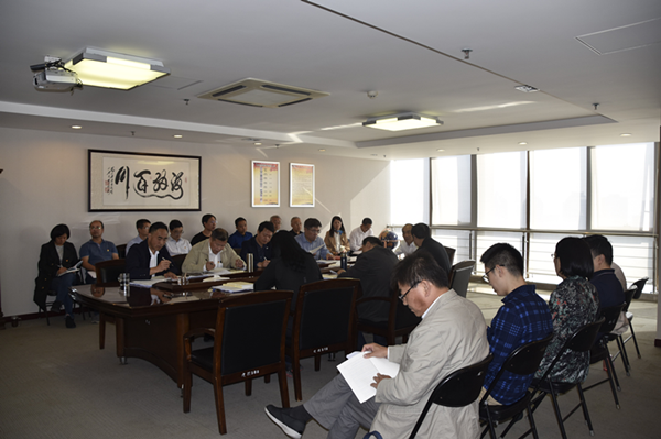 集團(tuán)公司召開(kāi)“不忘初心、牢記使命”主題教育全面從嚴(yán)治黨專題集中學(xué)習(xí)研討會(huì)議