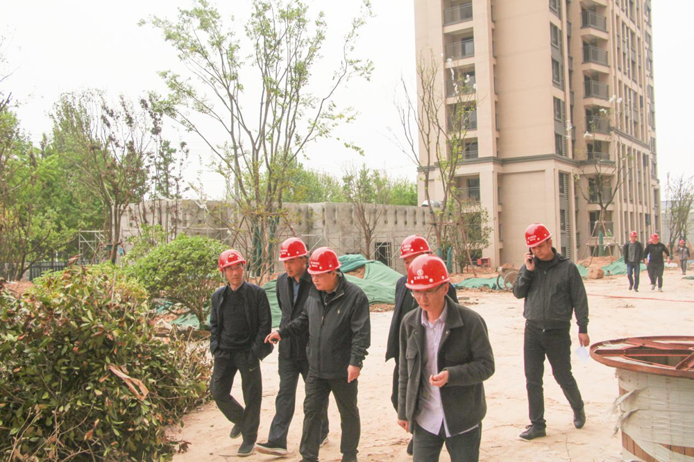 鄭州市國資委黨委書記、主任李秀山一行到美好天境苑項(xiàng)目調(diào)研指導(dǎo)安全生產(chǎn)工作