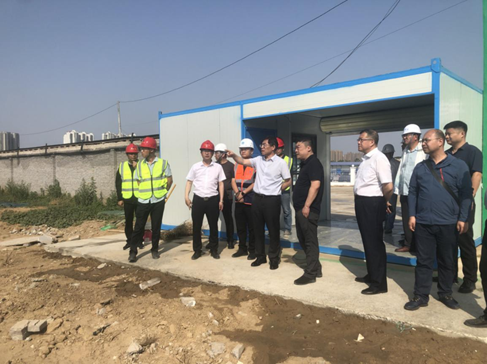 鄭州市建設(shè)投資集團(tuán)有限公司黨委書記、董事長汪洋到侯寨新鎮(zhèn)區(qū)安置區(qū)調(diào)研項(xiàng)目建設(shè)工作